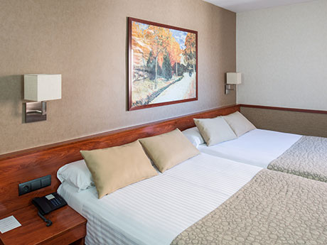 Habitación cuádruple del hotel Catalonia Park Putxet. Foto 1