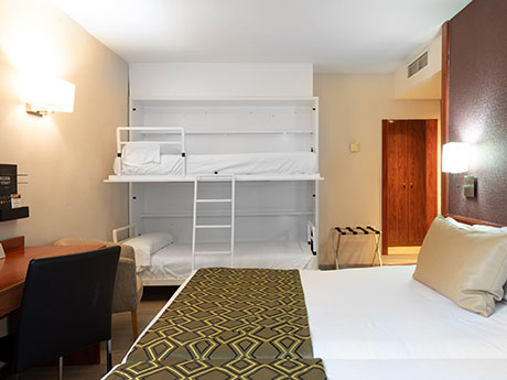 Habitación doble Familiar del hotel Catalonia Park Putxet. Foto 2