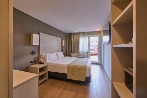 Habitación Doble con terraza del hotel Catalonia Park Putxet. Foto 3