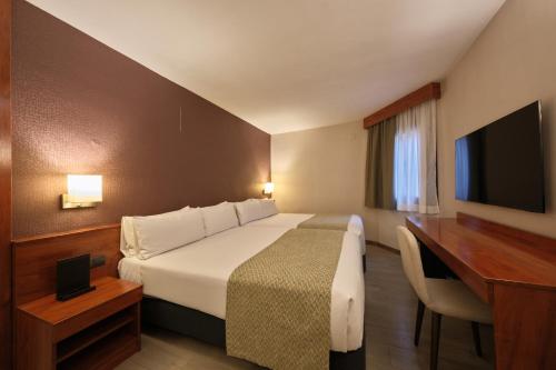 Habitación Familiar del hotel Catalonia Park Putxet. Foto 6