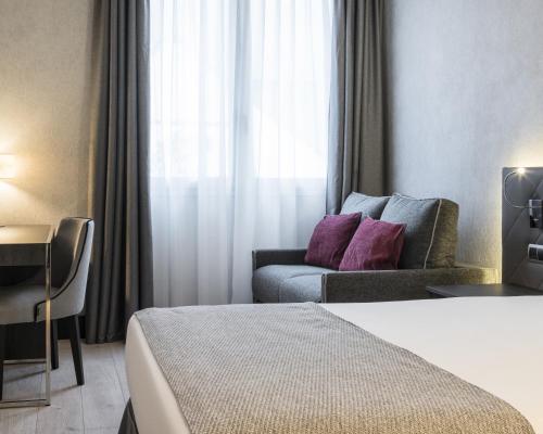 Habitación Triple del hotel Ilunion Bel Art. Foto 1
