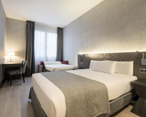 Habitación Triple del hotel Ilunion Bel Art. Foto 6