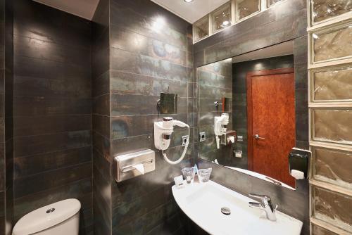 Habitación Doble Estándar del hotel Dwo Garbí Mil·lenni. Foto 1