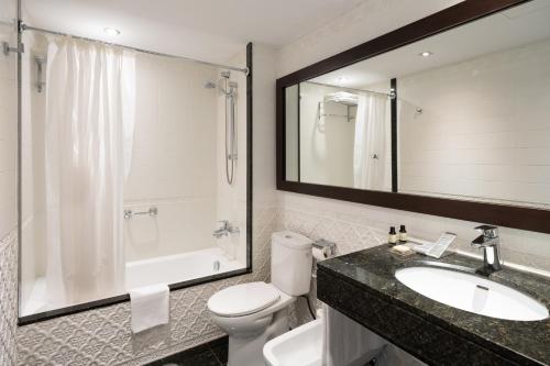 Habitación Triple del hotel Catalonia Roma. Foto 1