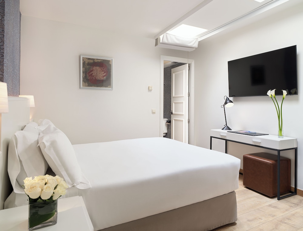 Habitación doble Atico 2 Camas individuales 1 Cama doble del hotel H10 Racó del Pi Boutique Hotel. Foto 1