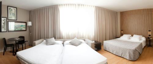 Habitación cuádruple del hotel Atenea Barcelona. Foto 3
