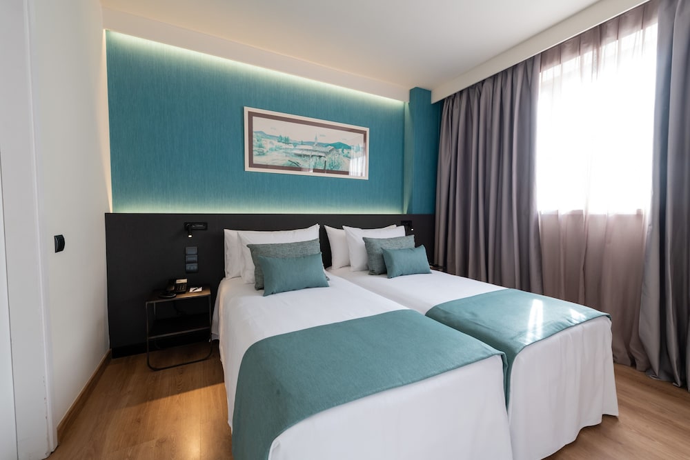 Habitación estándar, cocina básica del hotel Atenea Barcelona. Foto 1