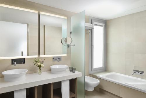 Suite Junior con terraza del hotel NH Sants Barcelona. Foto 3