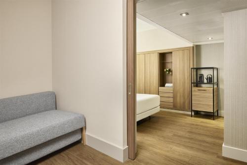 Habitación Familiar Cuádruple del hotel NH Sants Barcelona. Foto 3