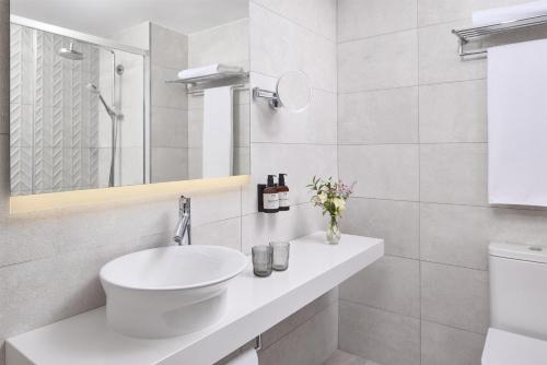 Habitación Familiar contigua del hotel NH Sants Barcelona. Foto 3