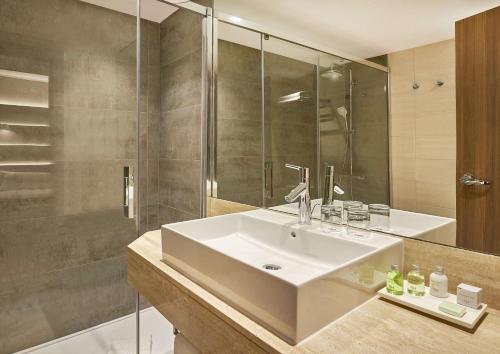 Habitación Doble Estándar - 1 o 2 camas del hotel NH Sants Barcelona. Foto 6