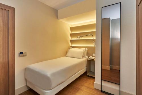 Habitación Individual del hotel NH Sants Barcelona. Foto 2