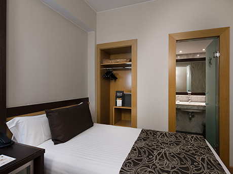 Habitación individual del hotel Catalonia Atenas. Foto 1