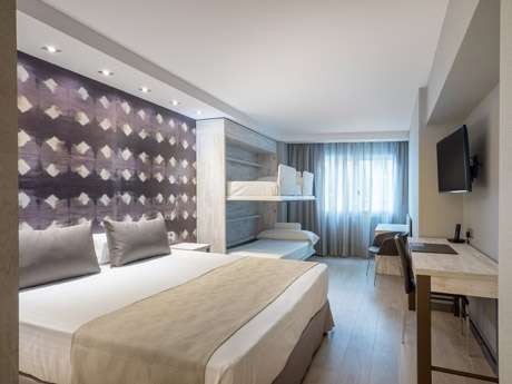 Habitación doble Premium Familiar del hotel Catalonia Atenas. Foto 2