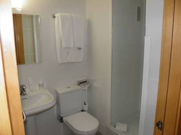 Habitación doble 2 camas del hotel Mothern by Pillow. Foto 2