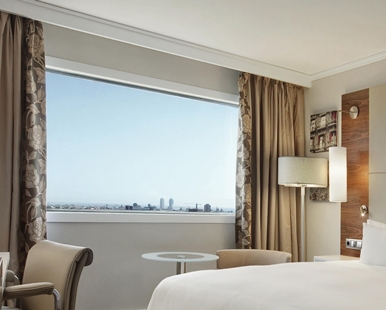 Habitación Sky View del hotel Hilton Barcelona. Foto 3