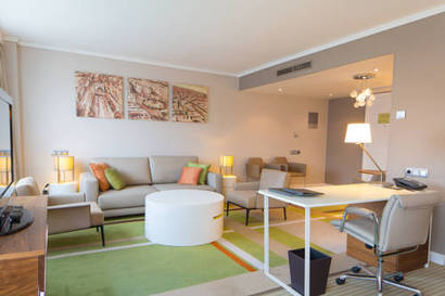 King Alcove Suite del hotel Hilton Barcelona. Foto 1