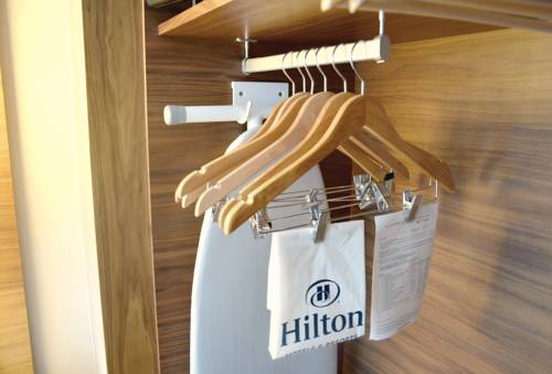 Familiar ( 2 Habitaciones Comunicadas) del hotel Hilton Barcelona. Foto 3