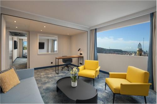 Suite Executive de 1 dormitorio con acceso al salón - 1 cama extragrande del hotel Hilton Barcelona. Foto 4