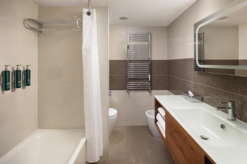 Habitación Doble con vistas a la ciudad - Última planta del hotel Hilton Barcelona. Foto 6