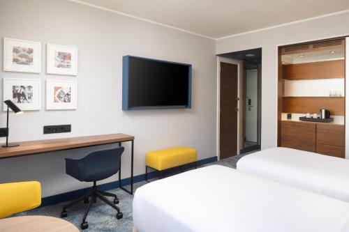 Habitación Doble con vistas a la ciudad - Planta superior del hotel Hilton Barcelona. Foto 8