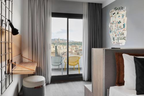 Habitación Doble Moxy con balcón y vistas a la ciudad - 2 camas del hotel Moxy Barcelona