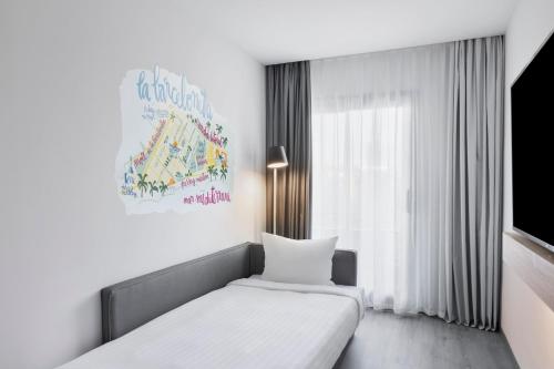 Habitación Moxy Doble con sofá cama y balcón - 2 camas del hotel Moxy Barcelona