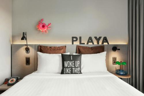 Habitación Moxy con vistas a la ciudad - 1 cama grande del hotel Moxy Barcelona. Foto 6