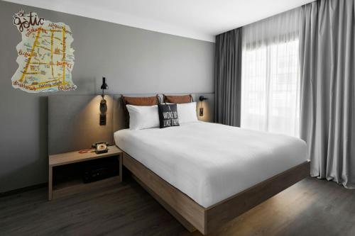 Moxy Mega Sleeper Executive Room - Lounge Access del hotel Moxy Barcelona. Foto 3