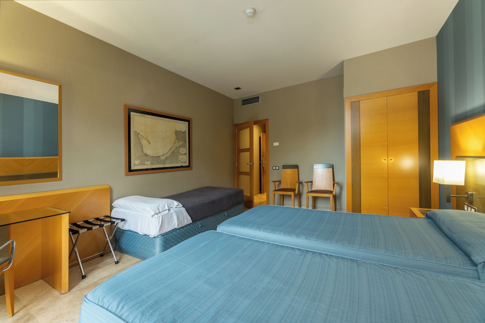 Habitación triple, balcón del hotel Del Mar. Foto 3