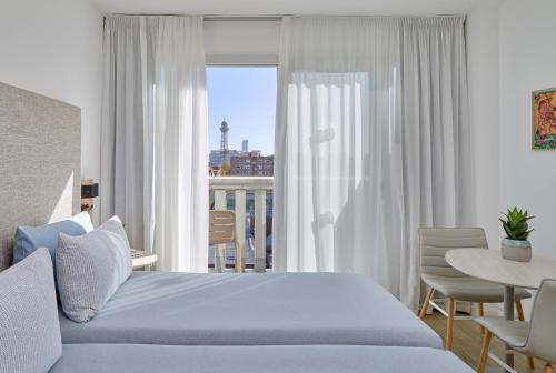 The Studio Comunicado con balcón del hotel INNSiDE Barcelona Apolo. Foto 3