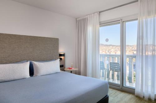 The Studio con balcón del hotel INNSiDE Barcelona Apolo. Foto 6