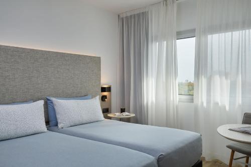The Studio con vistas a la ciudad del hotel INNSiDE Barcelona Apolo. Foto 21