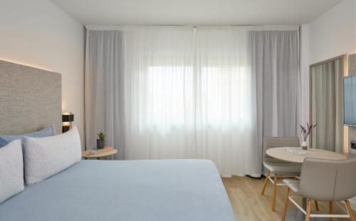 The Townhouse y The Studio Comunicados con vistas a la ciudad del hotel INNSiDE Barcelona Apolo. Foto 9