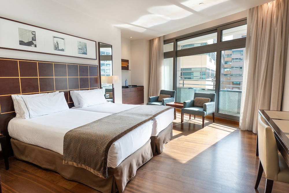 Habitación Premier con balcón del hotel Eurostars Grand Marina
