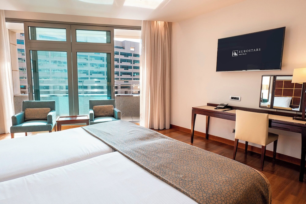 Habitación Premier con balcón del hotel Eurostars Grand Marina. Foto 1