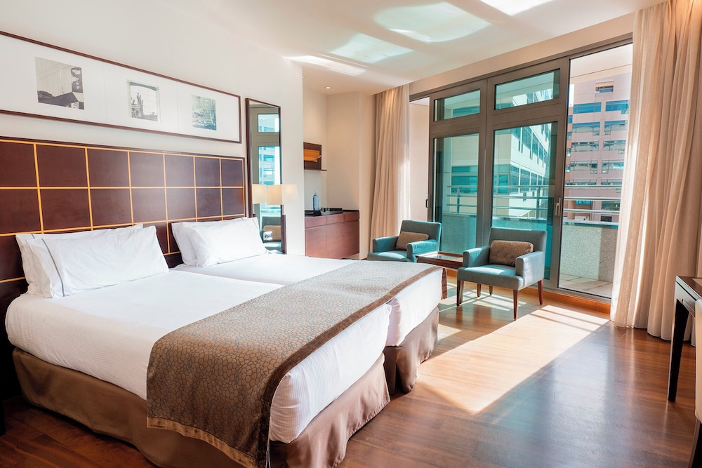 Habitación Premier con balcón del hotel Eurostars Grand Marina. Foto 2