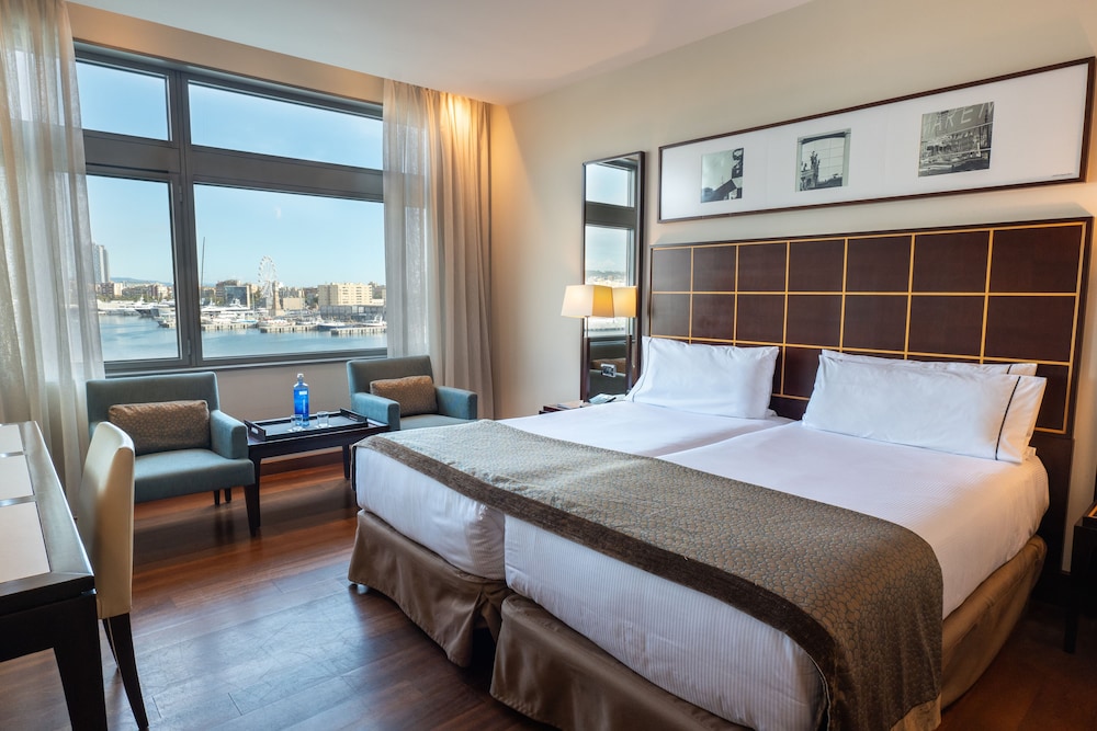 Habitación Superior con vistas al mar del hotel Eurostars Grand Marina. Foto 3