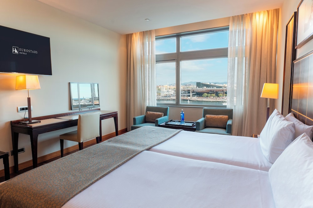 Habitación Superior con vistas al mar del hotel Eurostars Grand Marina. Foto 4