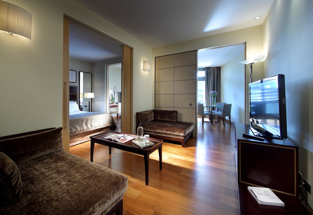 Junior Suite con balcón del hotel Eurostars Grand Marina. Foto 1