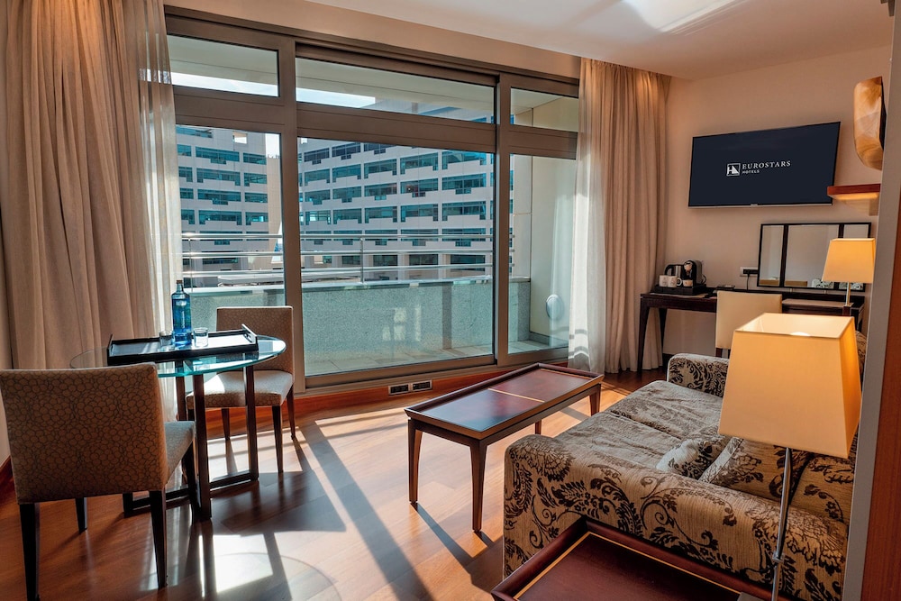 Junior Suite con balcón del hotel Eurostars Grand Marina. Foto 3