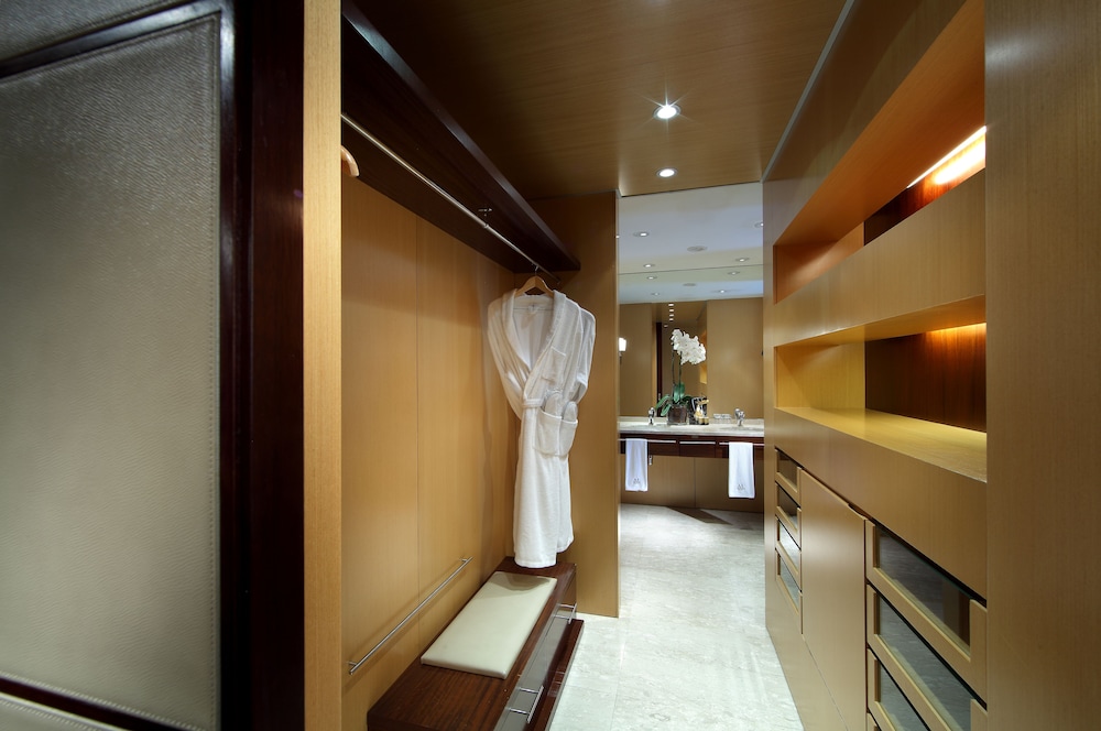 Junior Suite con balcón del hotel Eurostars Grand Marina. Foto 7