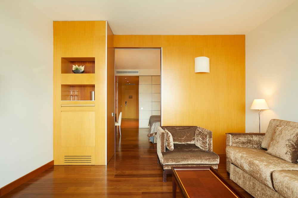 Suite Familiar del hotel Eurostars Grand Marina. Foto 2