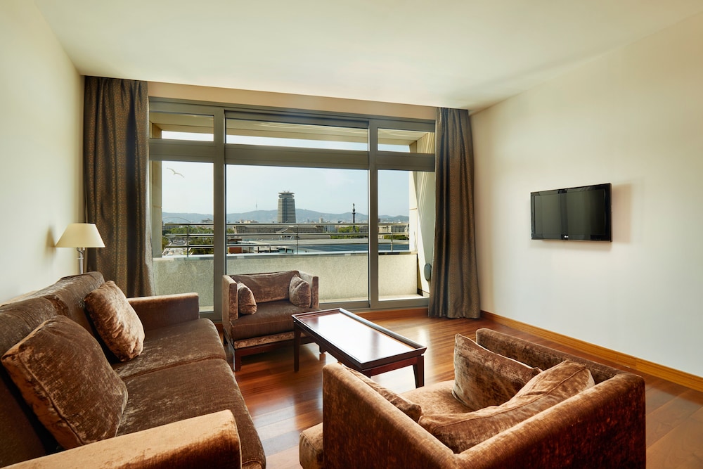 Suite Familiar del hotel Eurostars Grand Marina. Foto 3