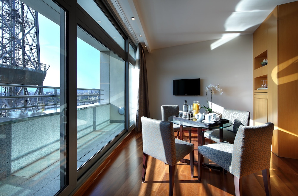 City Suite con vistas a la ciudad del hotel Eurostars Grand Marina. Foto 3