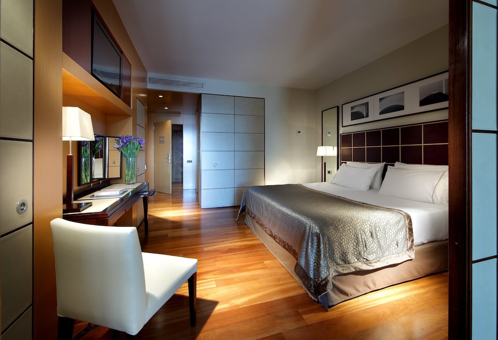 City Suite con vistas a la ciudad del hotel Eurostars Grand Marina. Foto 4