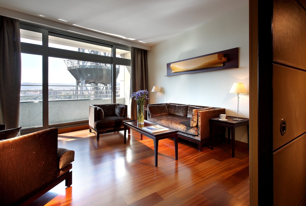 City Suite con vistas a la ciudad del hotel Eurostars Grand Marina. Foto 5