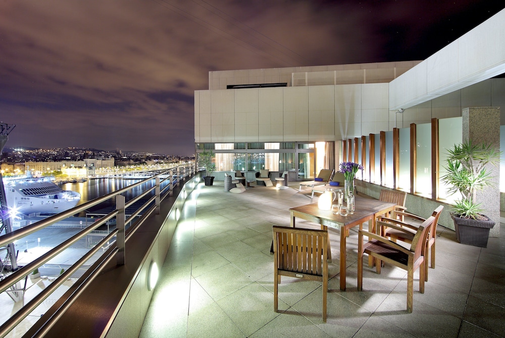 City Suite con vistas a la ciudad del hotel Eurostars Grand Marina. Foto 8
