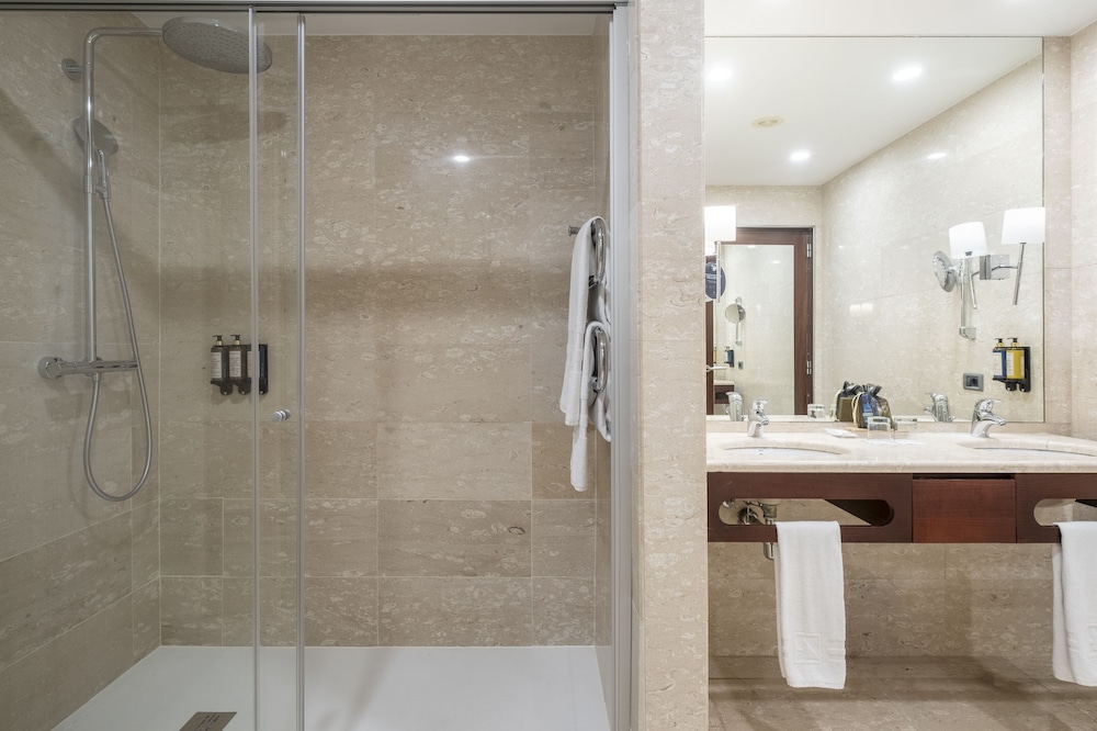 Habitación superior triple del hotel Eurostars Grand Marina