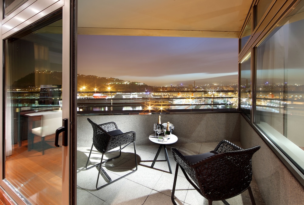 Grand Marina Suite con vistas al mar del hotel Eurostars Grand Marina. Foto 1